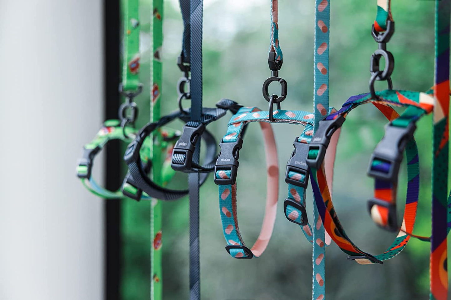 Cat Harness and Leash Set, Cats Escape Proof - Adjustable Kitten Harness for Large Small Cats, Lightweight Soft Walking Travel Petsafe Harness((Multicolor-M Size)